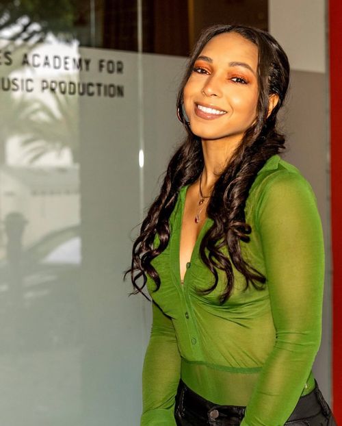 Portrait of Sarah Keys, Head of Programming and Dean of Students at LAAMP, smiling warmly. A native of Los Angeles with a background as a Michelin-starred chef and hospitality manager, Sarah brings extensive experience managing private studios and artist relations to her leadership role guiding LAAMP’s student programs.