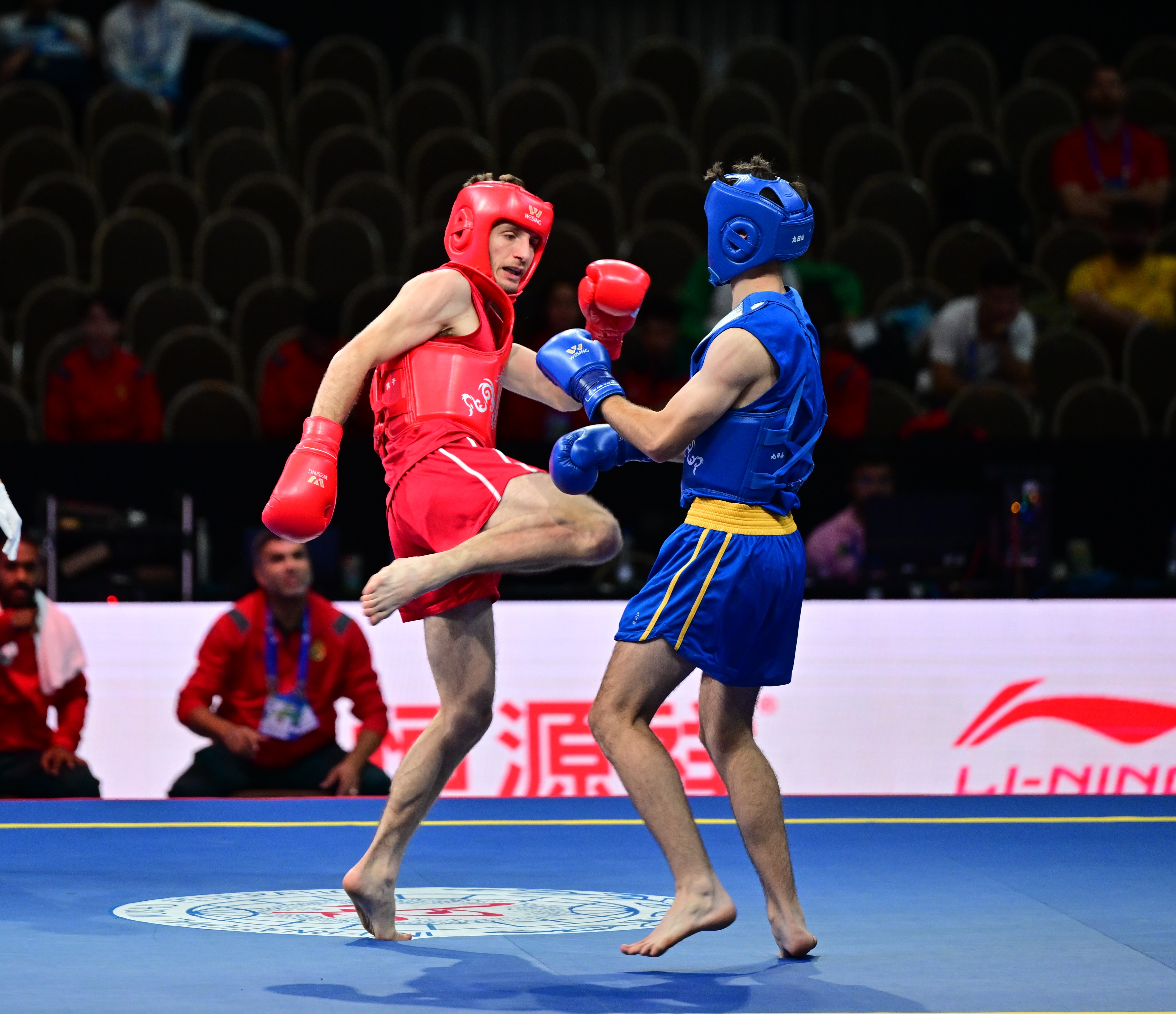 Grand Master Benny Meng talking to students