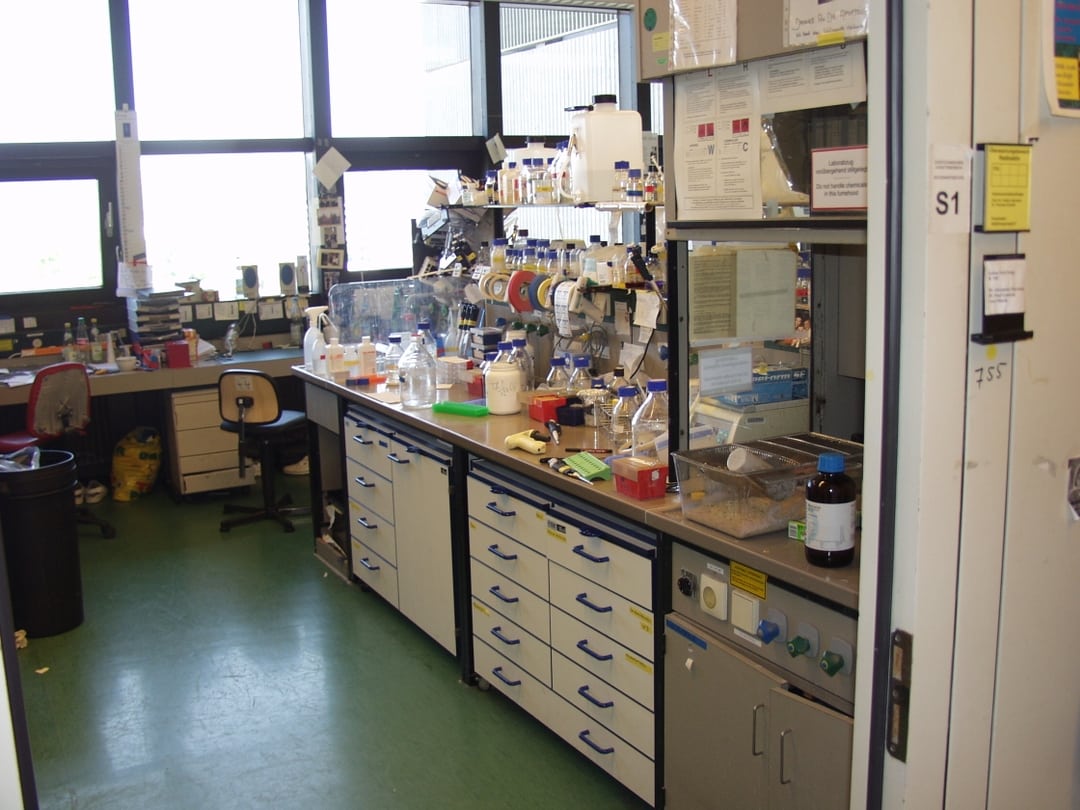 Labor im DKFZ Hochhaus Heidelberg vor der Sanierung