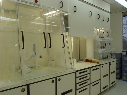 Universität Köln – Gesamtsanierung Geowissenschaften, metallfreie Reinstraumlabore