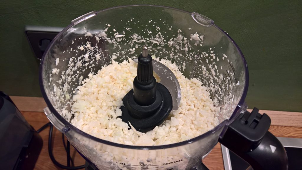 Fertiger Blumenkohlreis noch in der Küchenmaschine
