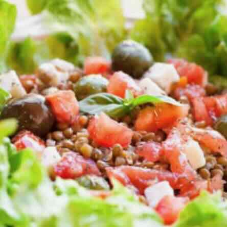 Proteinreicher Salat mit Linsen, leicht und gesund
