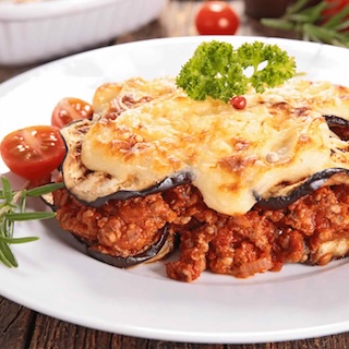 Vegetarisches Moussaka mit Linsen, Auberginen und Kartoffeln