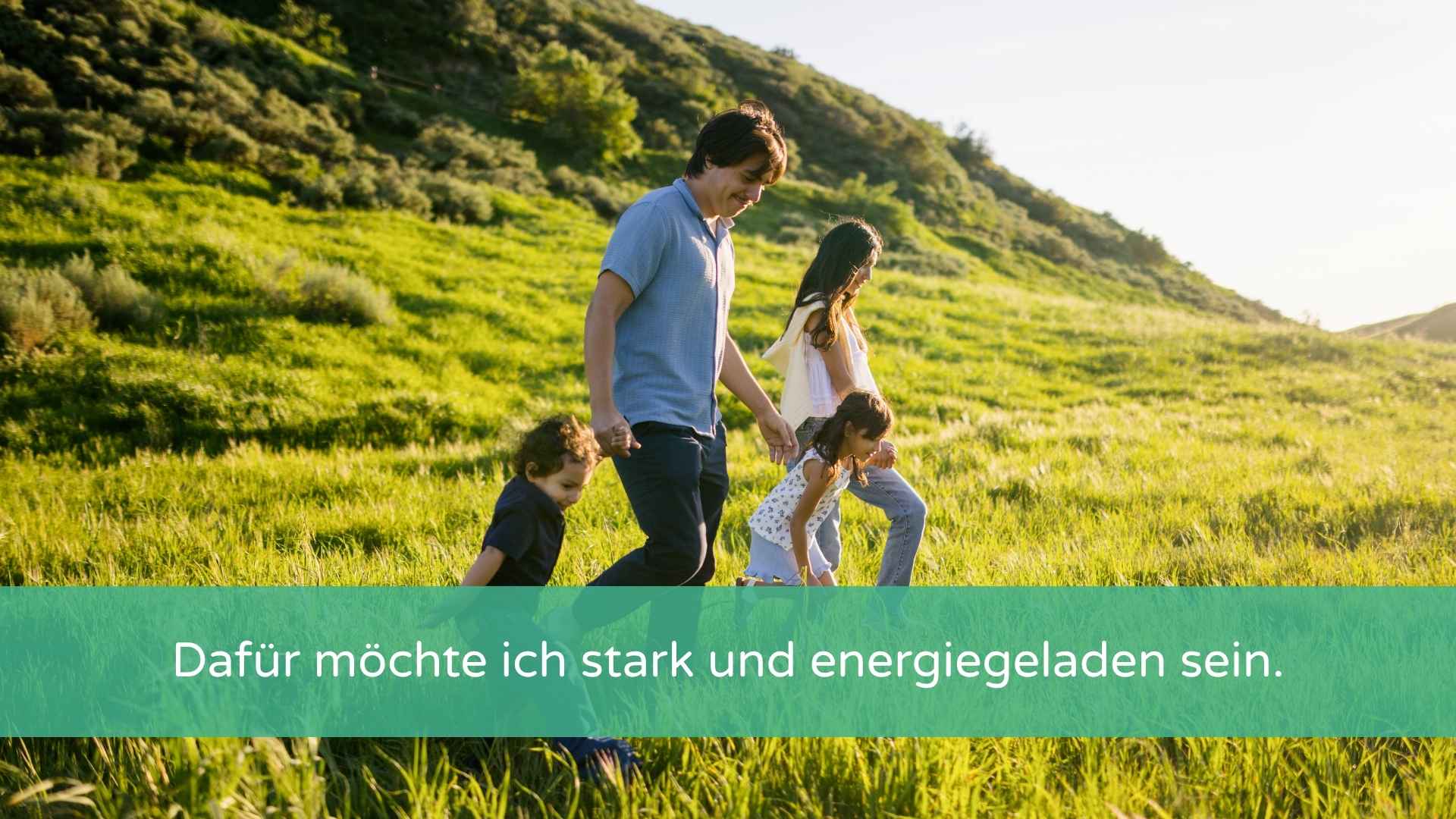 Führungskraft genießt mit Stärke und Energie aktive Zeit mit ihren Kindern und ihrem Partner