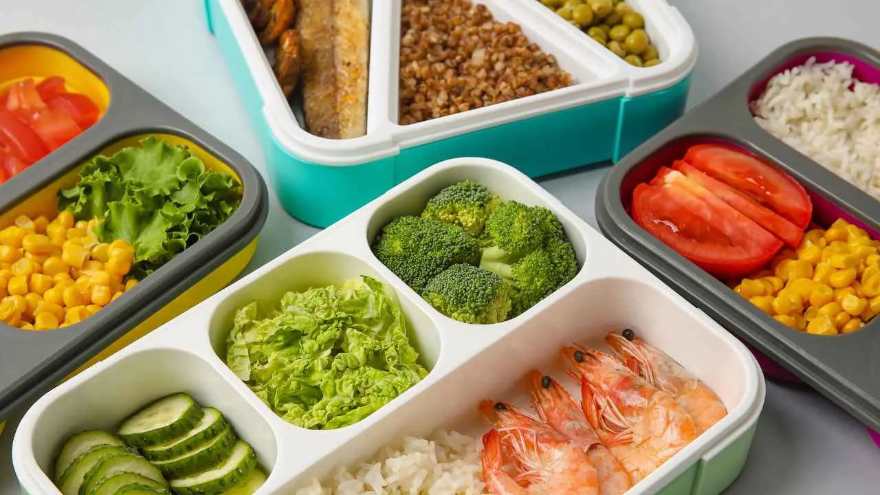 daily catering menu priced at Rp15.000