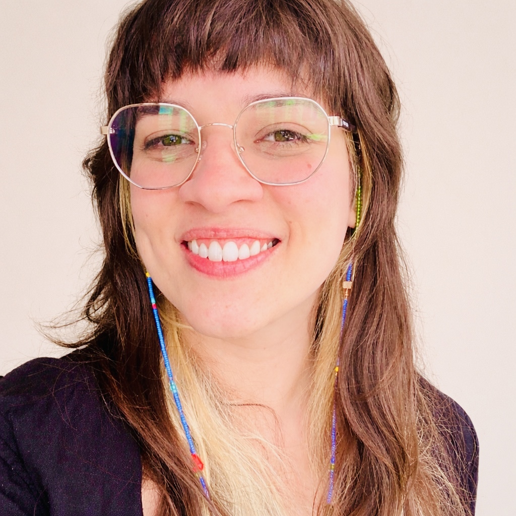 Mariana Queiroz Professora