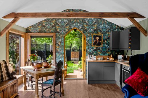 Kooky Cabin in Essex Woodland