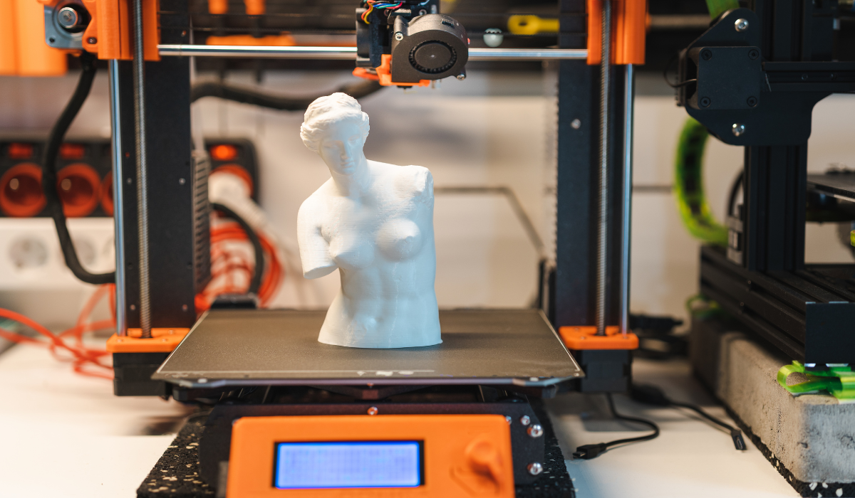 3D printer printing a bus