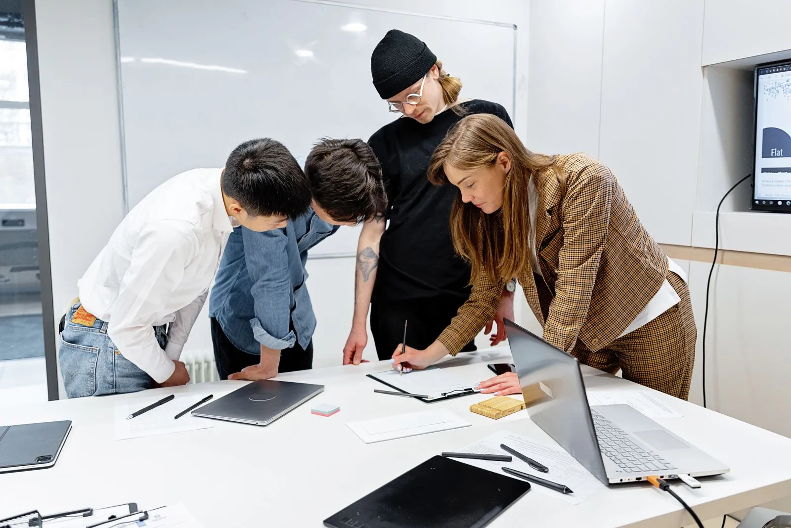 Fewer, Better Clients: What Marketing Companies Stopped Doing This Year