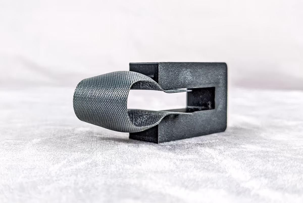 Opterus hinge