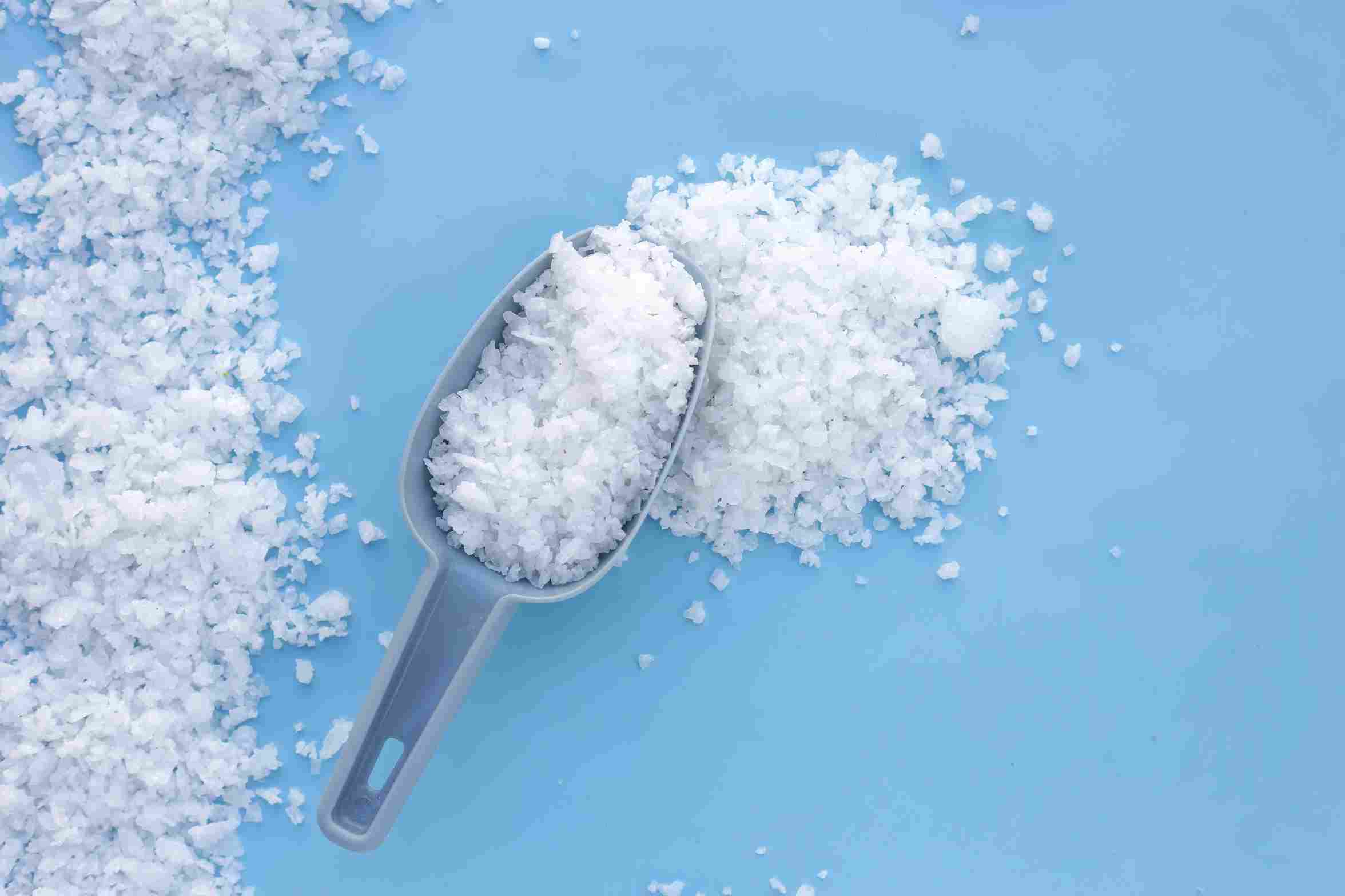 Tips Memilih Supplier Caustic Soda Terbaik untuk Industri Anda