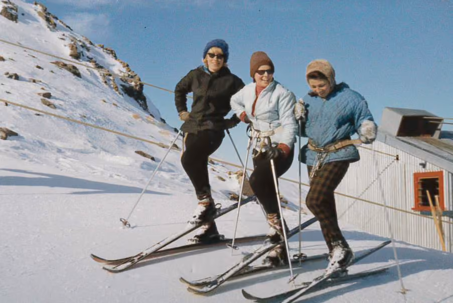 At Craigieburn Valley Ski Club we kindly welcome donations from past and present members or skiers/snowboarders who love us.