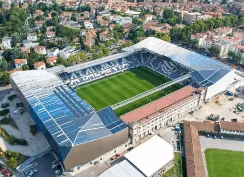 Billet de voyage pour assister à un match du Bayern Munich en Bundesliga – Vivez l'excitation du football allemand à l'Allianz Arena.