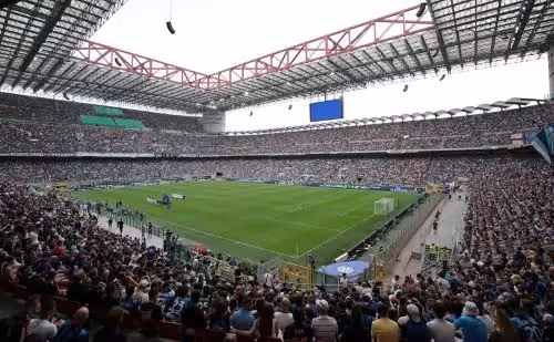 Billet de voyage pour assister à un match de l'Inter Milan en Serie A – Vivez l'excitation du football italien au stade San Siro.
