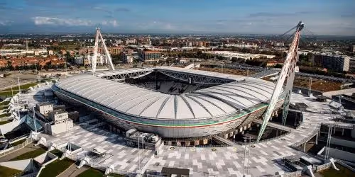 Billet de voyage pour assister à un match de la Juventus en Serie A – Vivez l'intensité du football italien au stade Allianz.