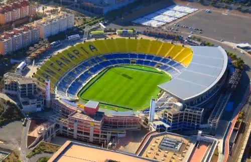 Billet de voyage pour assister à un match de l'UD Las Palmas en La Liga – Vivez l'émotion du football espagnol au stade Gran Canaria.