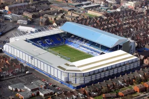 Billet de voyage pour assister à un match d'Everton en Premier League – Vivez l'intensité du football anglais à Goodison Park.
