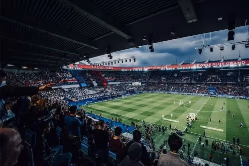 Billet de voyage pour assister à un match du Paris Saint-Germain en Ligue 1 – Vivez l'excitation du football français au Parc des Princes.