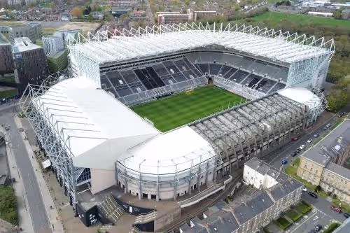 Billet de voyage pour assister à un match de Newcastle United en Premier League – Vivez l'intensité du football anglais au St James' Park.