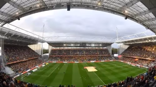 Billet de voyage pour assister à un match du RC Lens en Ligue 1 – Vivez l'excitation du football français au Stade Bollaert.
