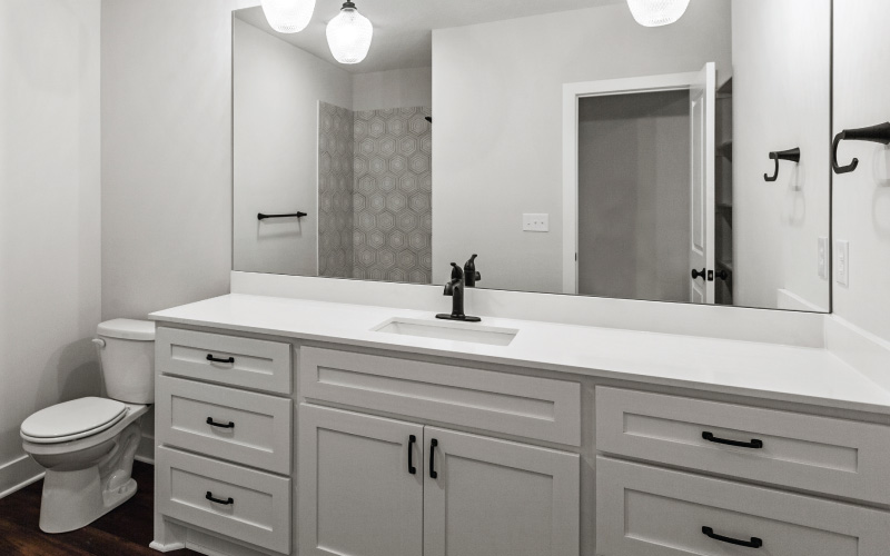 Benefits of Refinishing vs. Replacing Cabinets