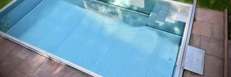 Edelstahl Pool mit Salzwasseraufbereitung – Premium-Referenz