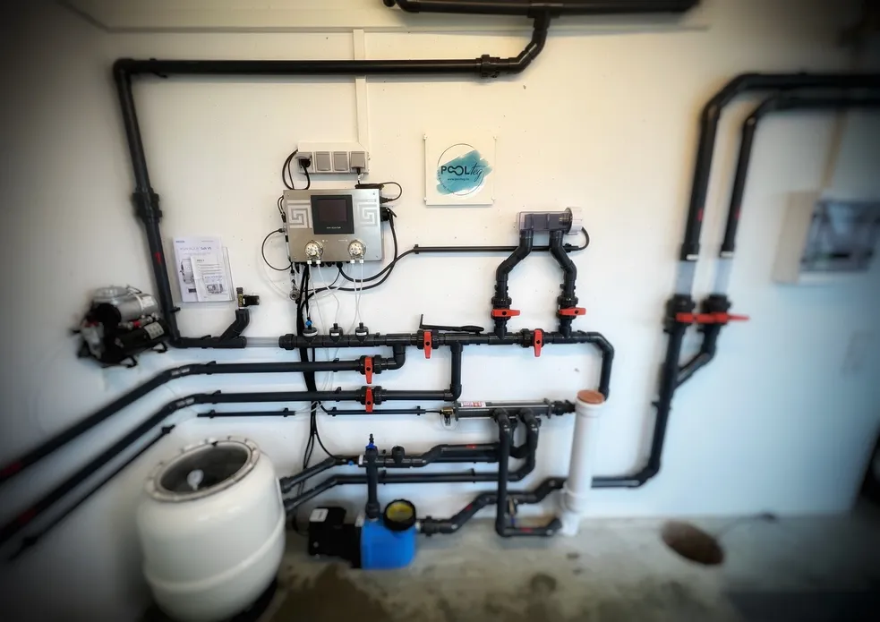 Vollautomatische Technikmontage durch Poolteg