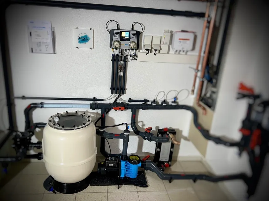 Wärmetauscher und Chlor-Dosieranlage Installation