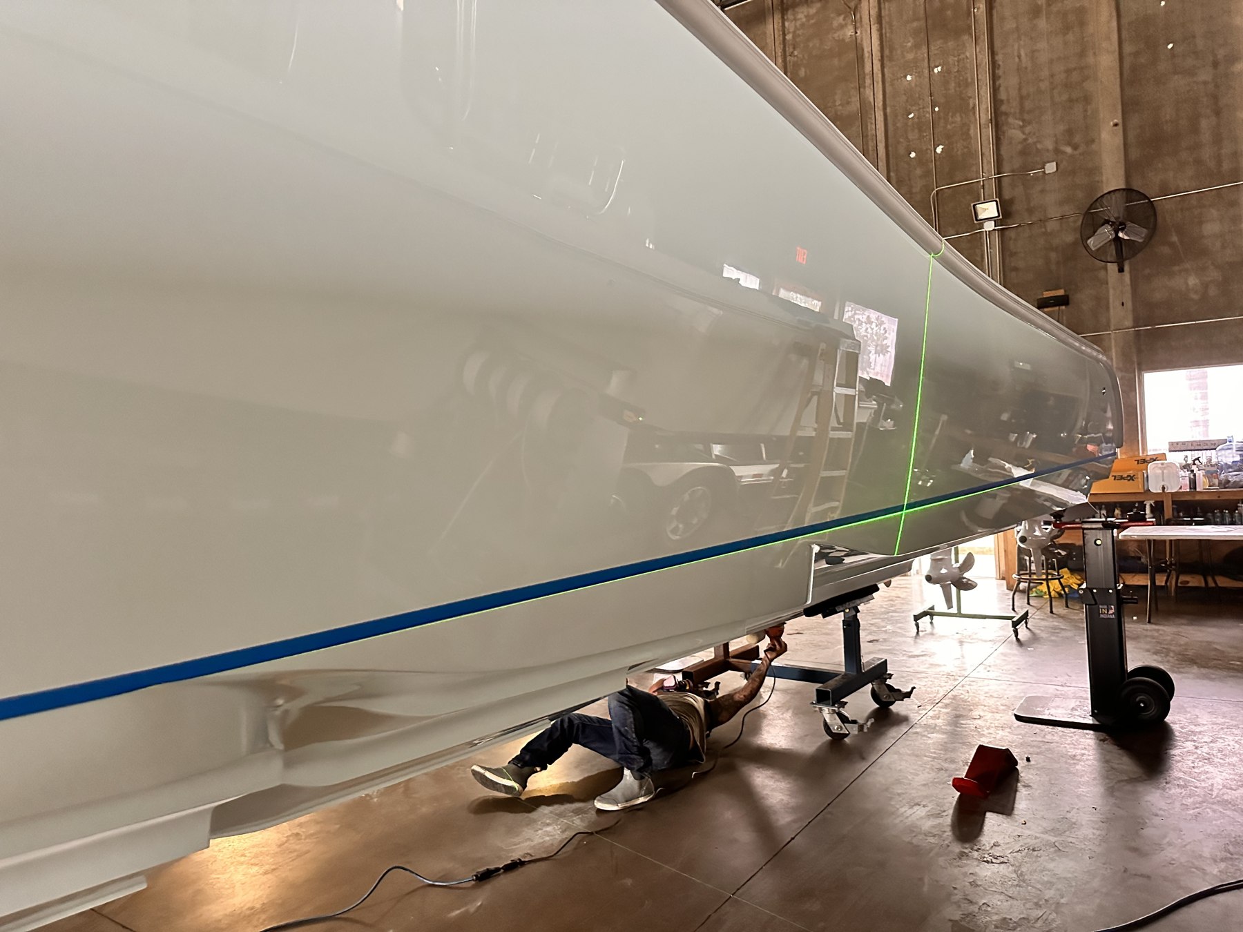 White hull finish beside the waterline