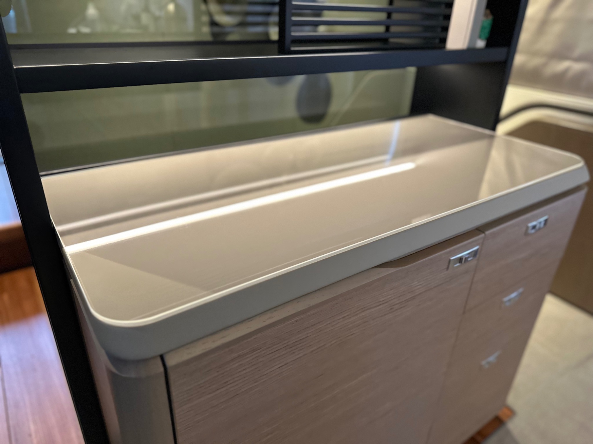 Interior protection for a light-colored counter surface