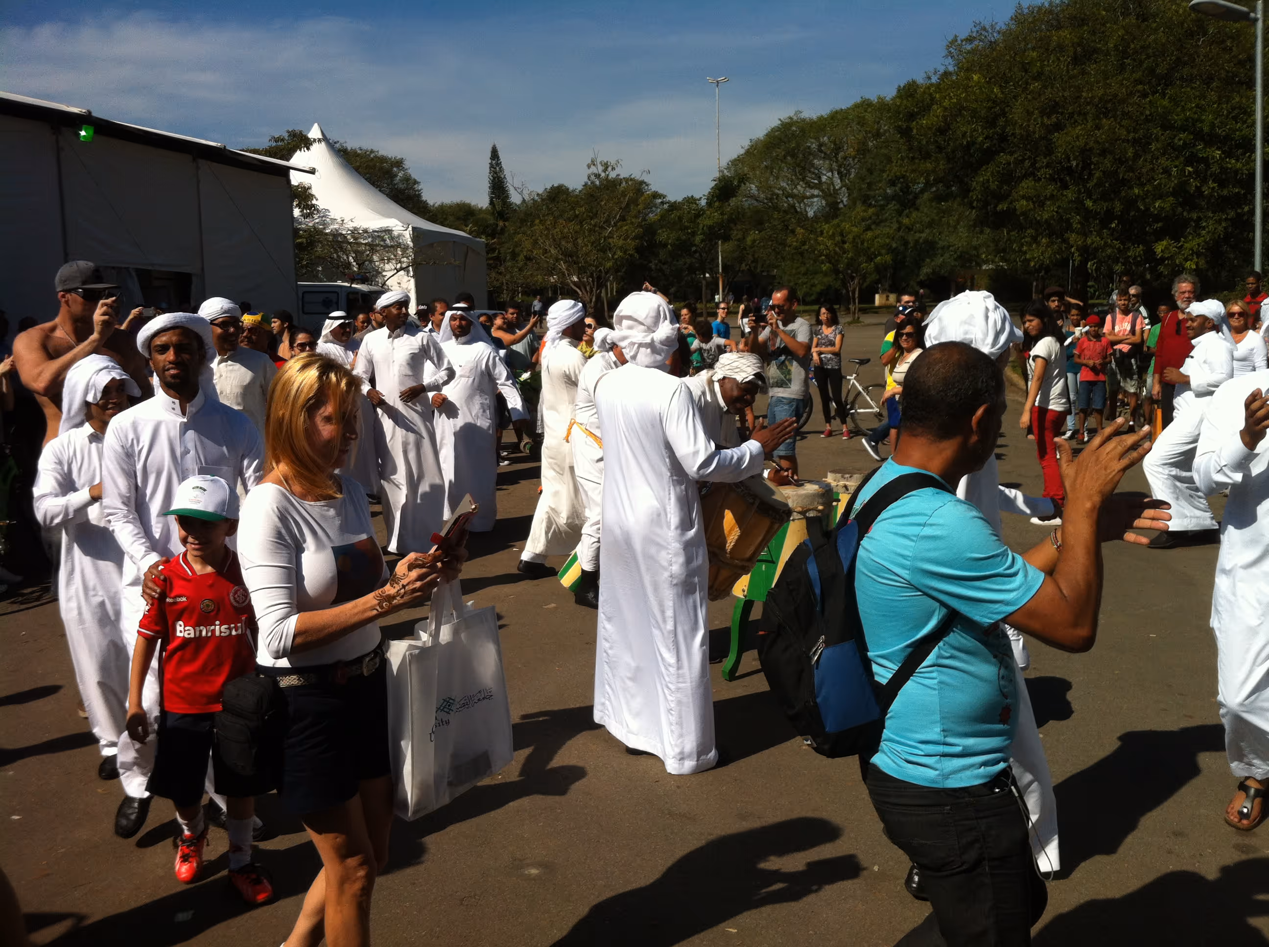 Sauditas dançando no Ibirapuera