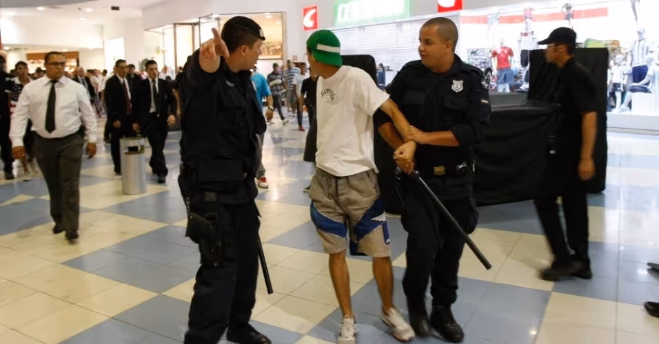 Should male teenagers be banned from malls?