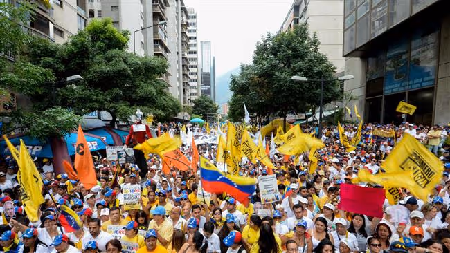 Venezuela's opposition tries to unite against Maduro