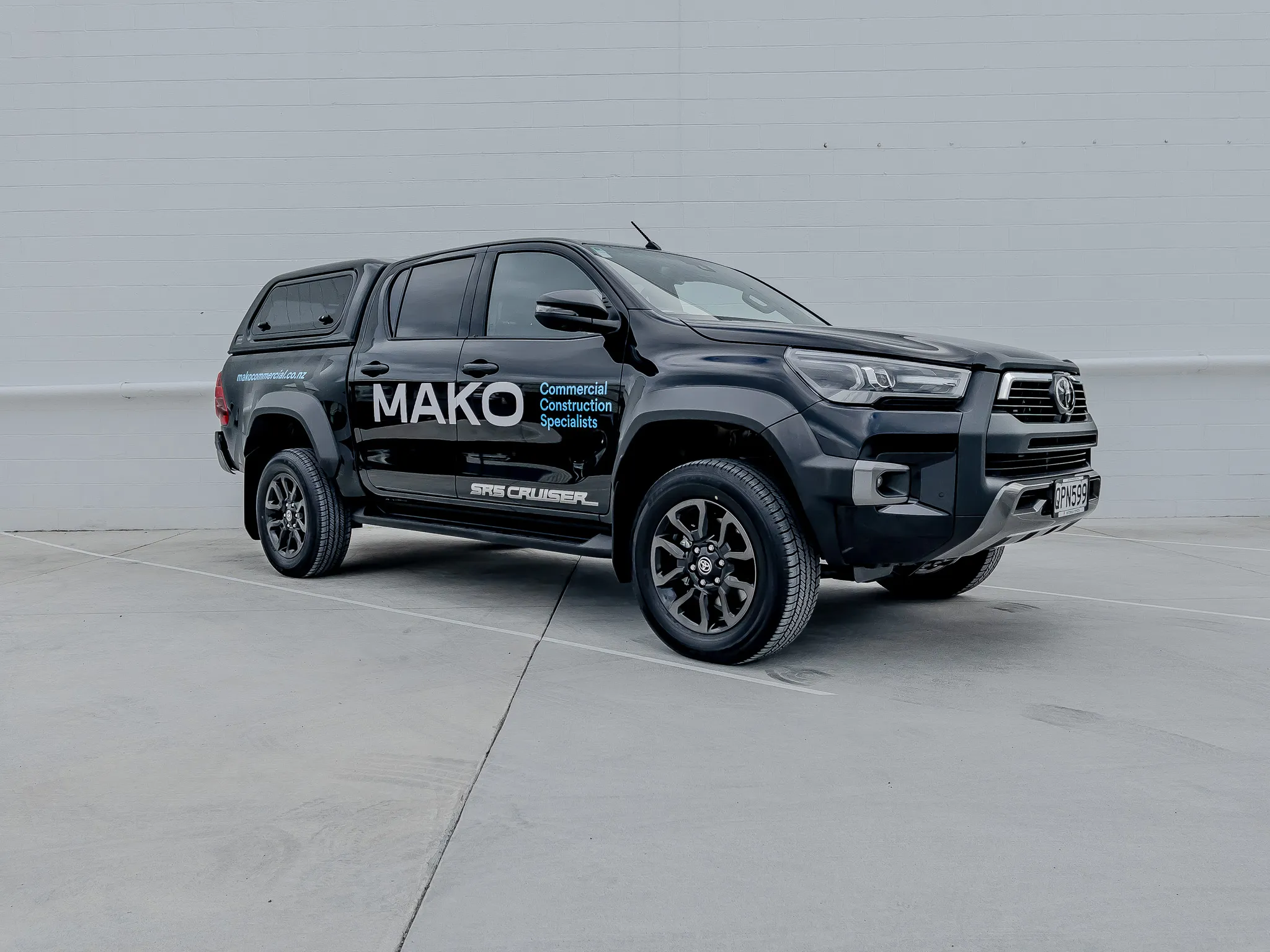 Unique Signage x Mako Construction Toyota Hilux.