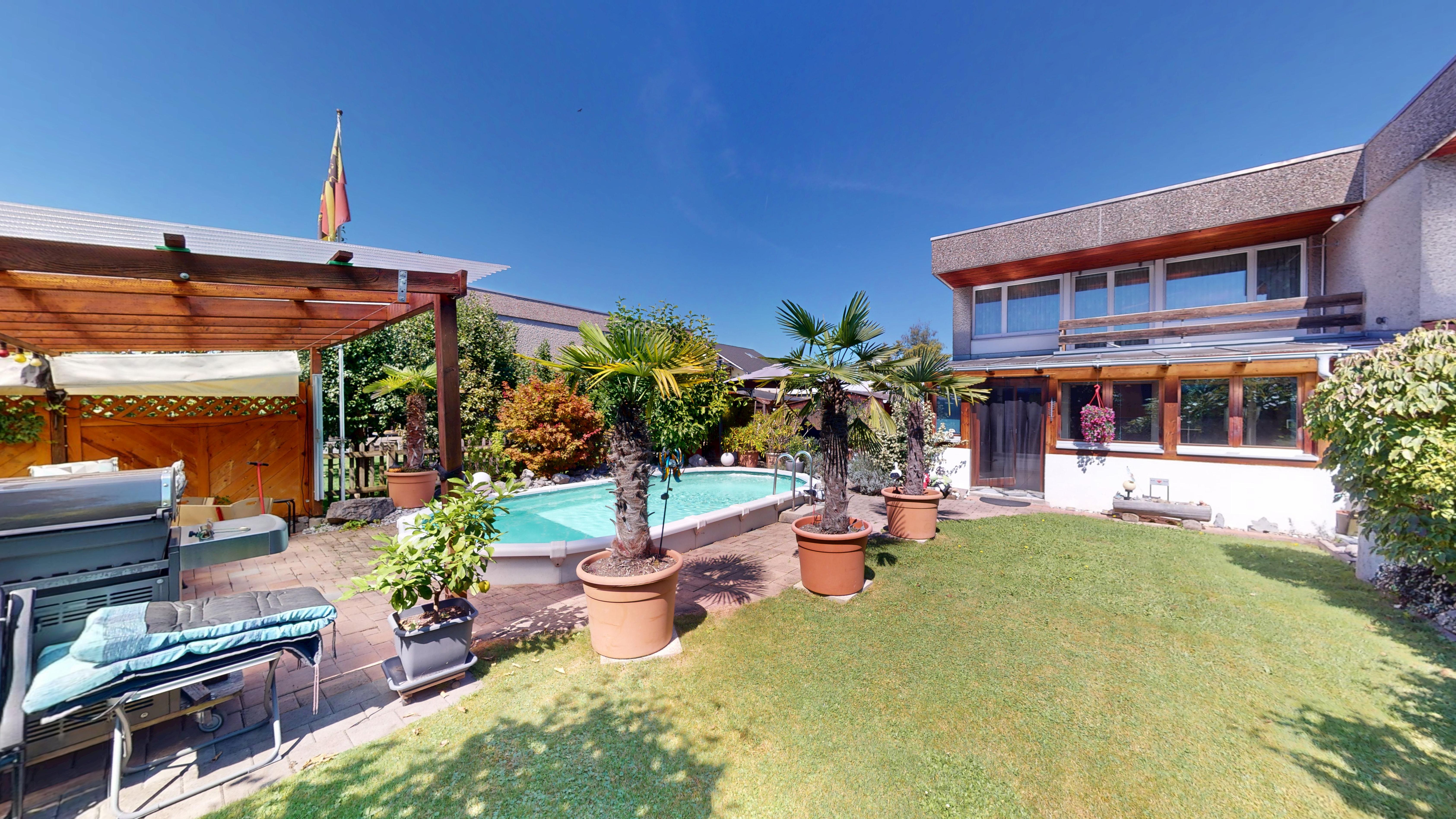 Einfamilienhaus mit Pool und idyllischem Garten – wohnen wie im Urlaub