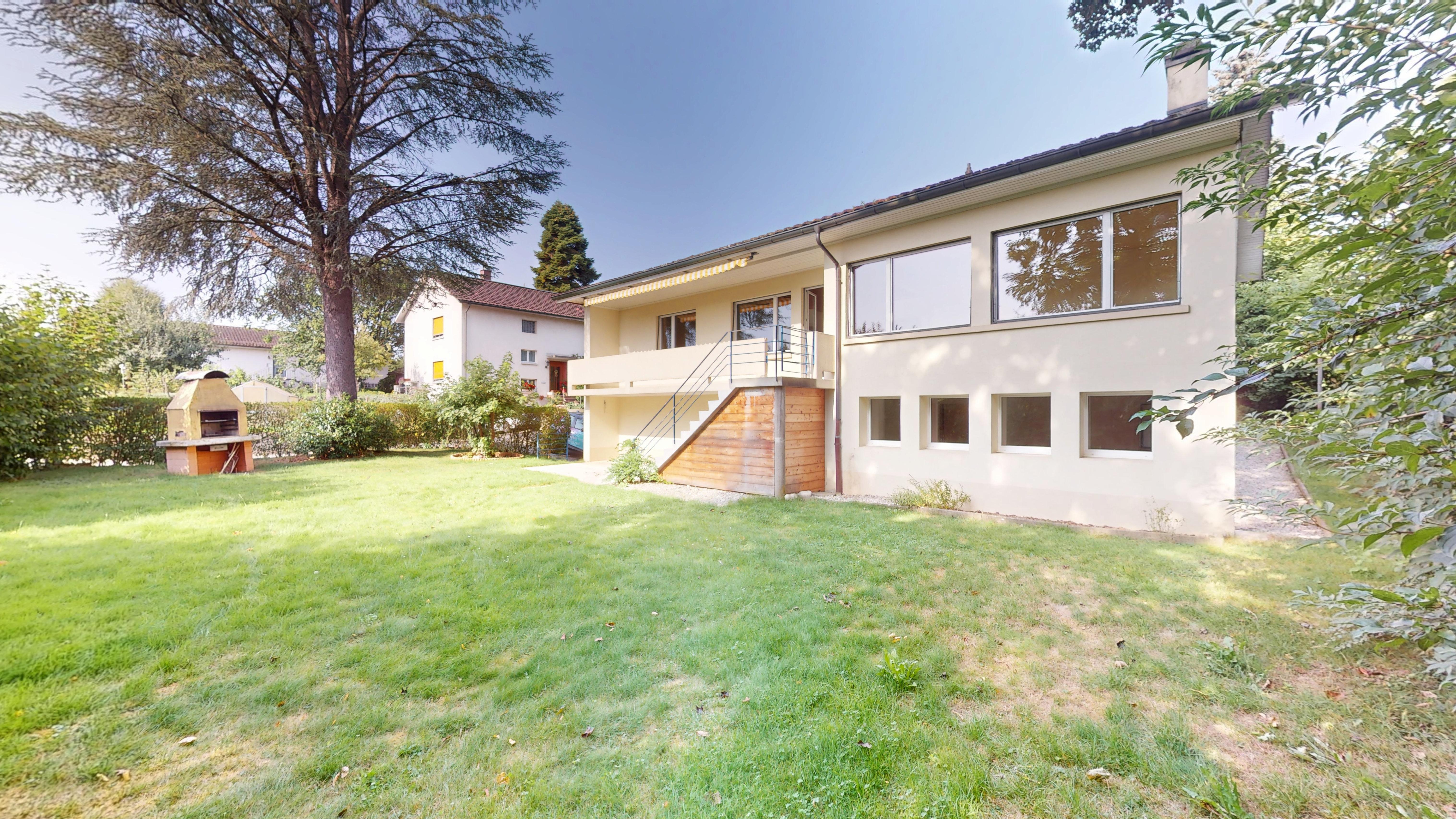 Freistehendes Einfamilienhaus mit grossem Garten
