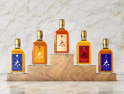 Spirits bottle negroni by Outshinery