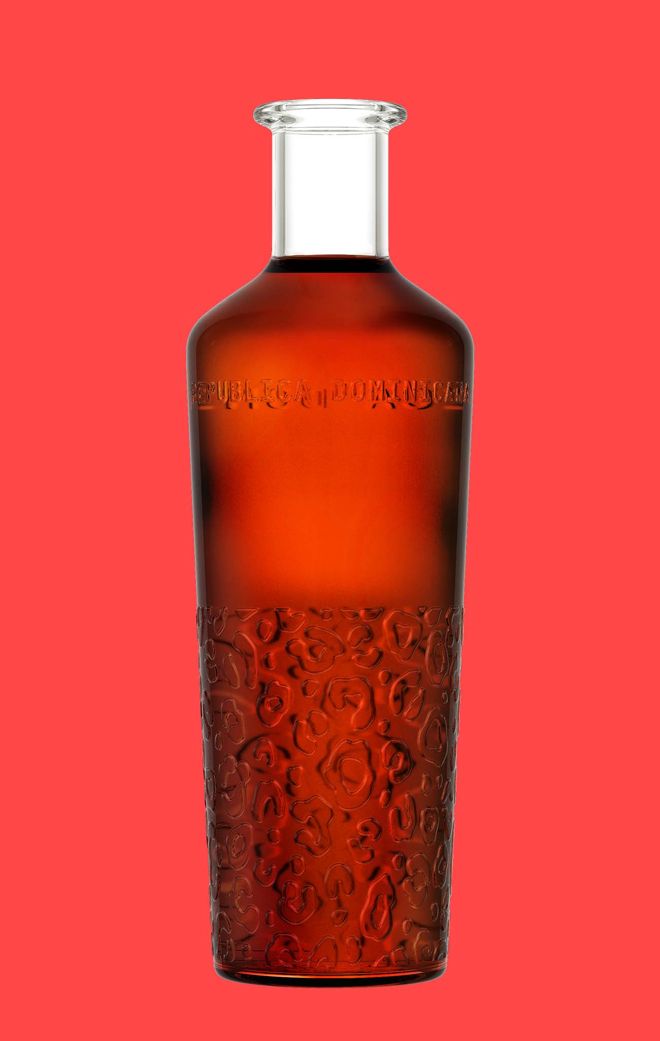 Photorealistic 3D bottle shot of an amber Dominican rum bottle with embossed glass, showing how reflections fall on a curved glass surface