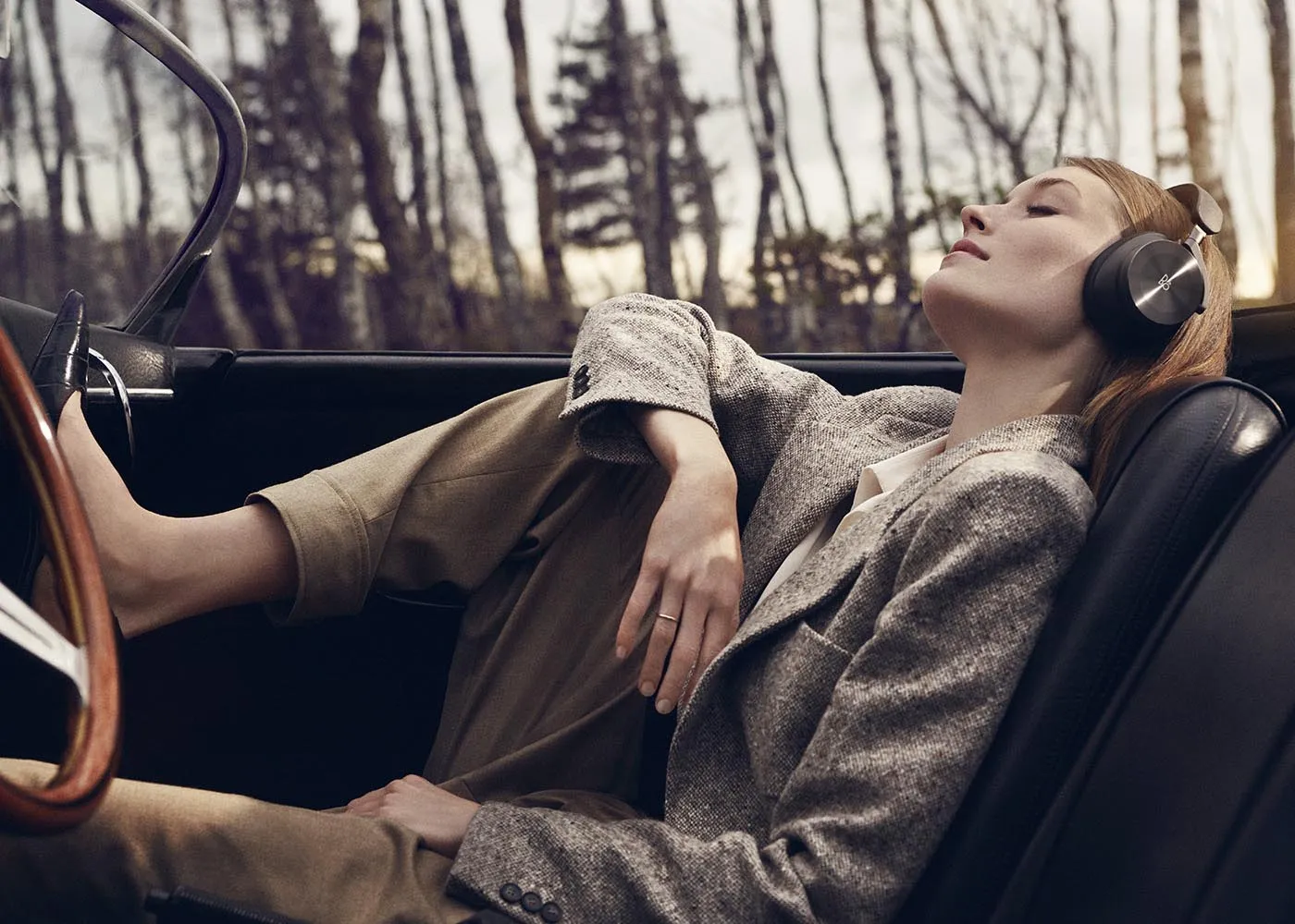 Headphones: Over-ear