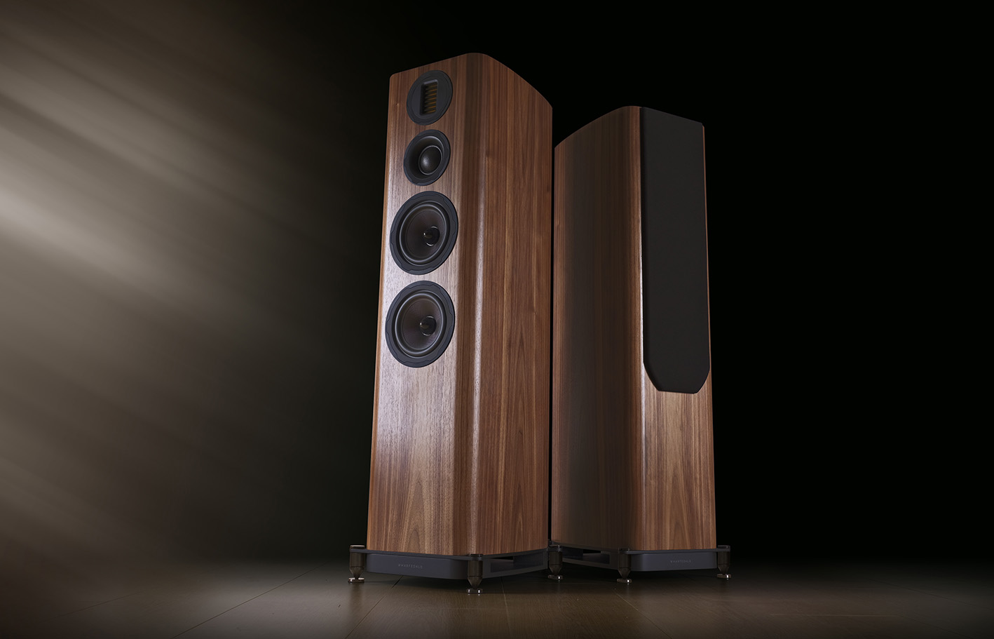 Stereo speakers: Floor standing