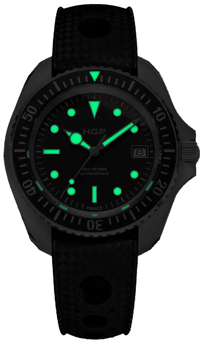 Diver 200 Automatic dans le noir, lunette noire, bracelet caoutchouc Tropic