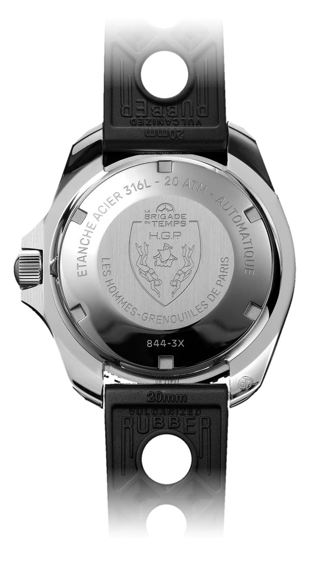 Dos de la Diver 200 Automatic : fond vissé gravé La Brigade du Temps × H.G.P., bracelet caoutchouc Tropic noir