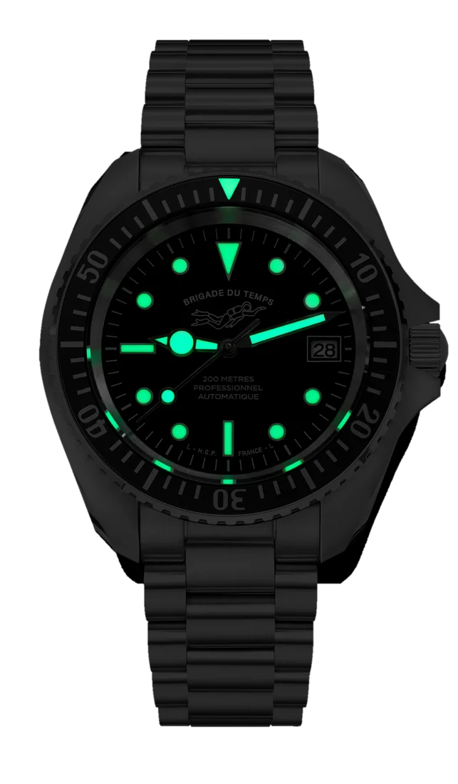 Diver 200 Automatic dans le noir, lunette noire, bracelet acier 3 maillons