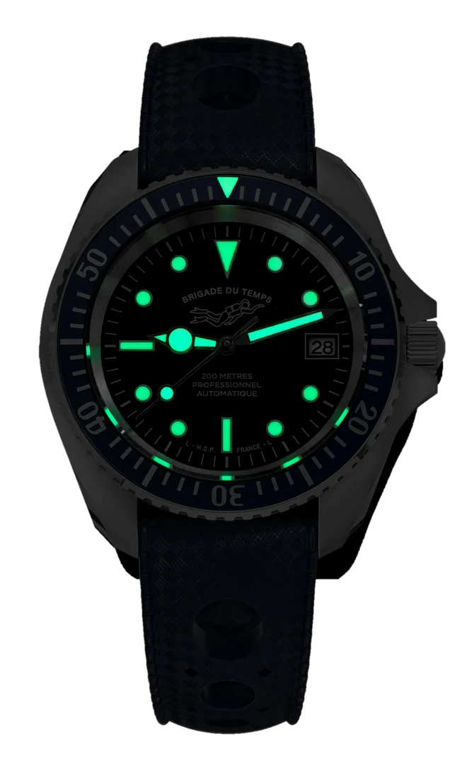 Diver 200 Automatic dans le noir, lunette bleue, bracelet caoutchouc Tropic bleu