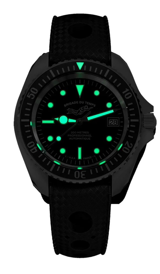 Diver 200 Automatic dans le noir, lunette noire, bracelet caoutchouc Tropic noir