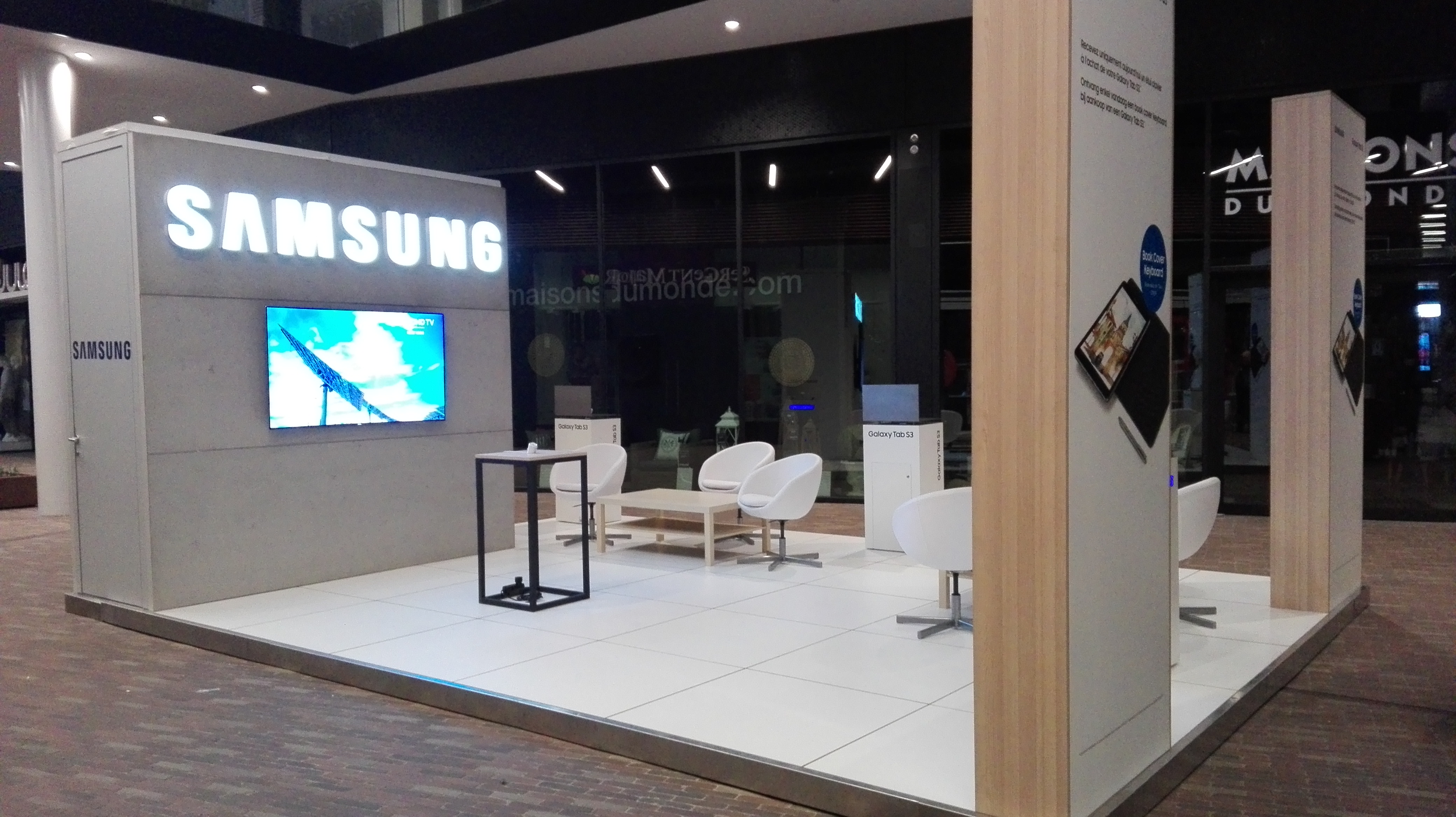 Samsung pop-up retail booth with a TV display, lounge seating, and Galaxy Tab S3 product stands, part of a Field & Concept experiential marketing activation