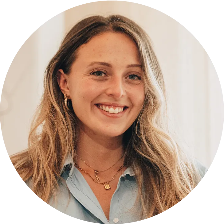 Caroline, Account Executive chez Bluecoders