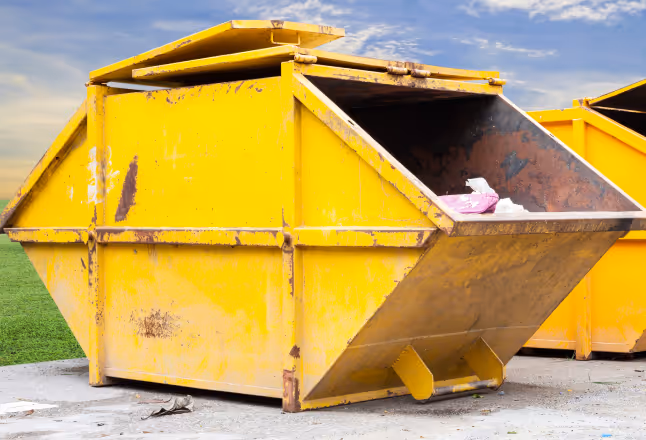 A photo of an industrial container with an Xtellio Radar Xentral placed in front