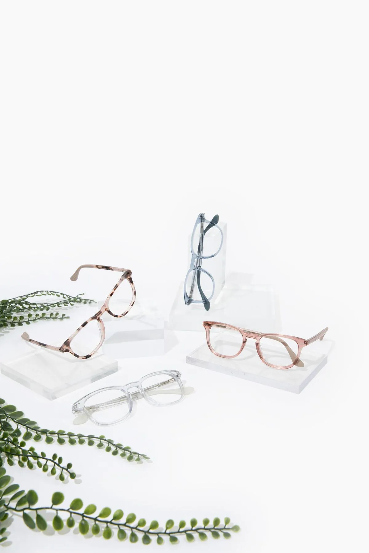 Amazon product photography example with glasses on white background