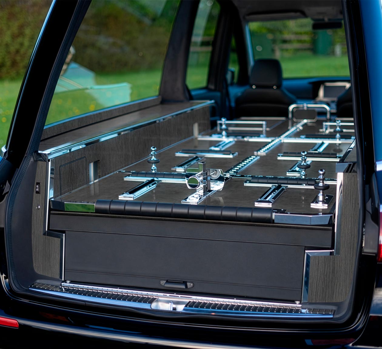 Electric Hearse Deck Opening with Retracting Blind